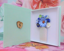 Load image into Gallery viewer, New Baby Feet - Letterbox Flower Cards
